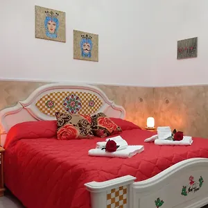 mary-home-casa-vacanza-taormina.taorminaitalyhotels.com/